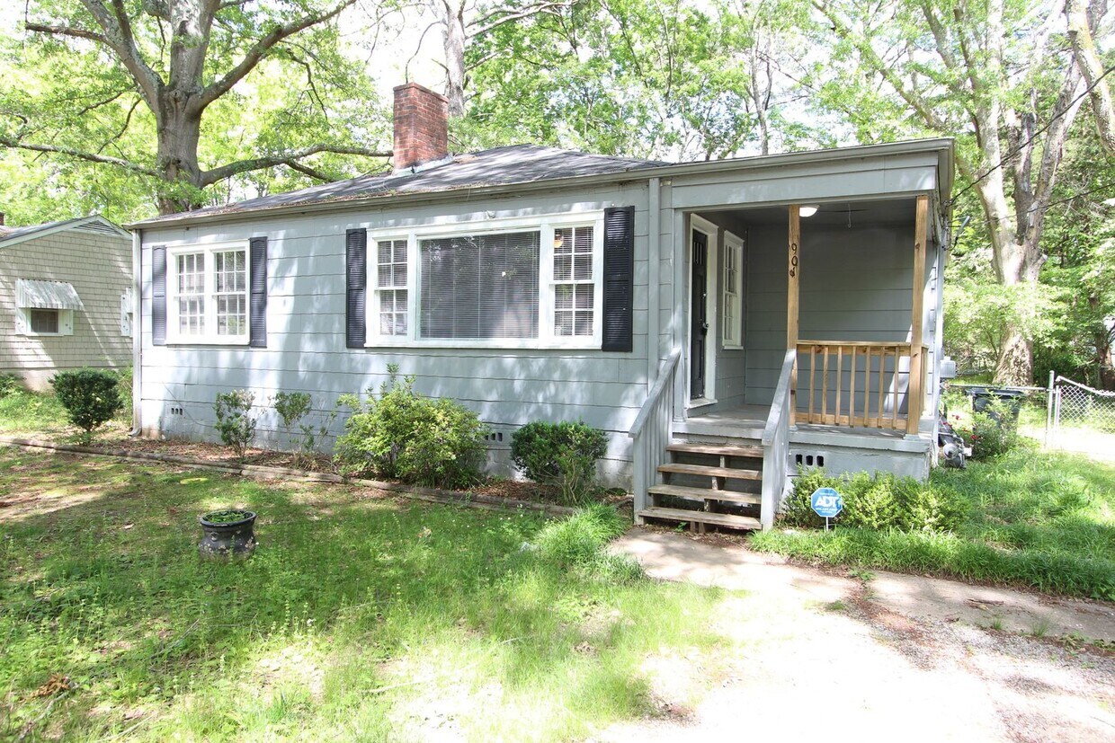 Foto principal - New On The Market! 3 Bedroom 1 Bath