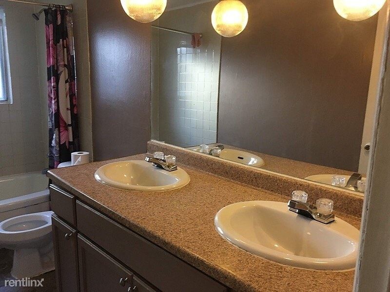 Foto del edificio - 3 br, 1 bath House - 29624 Fairfax Street