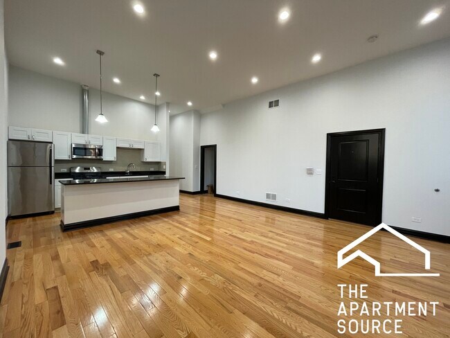 Foto del edificio - 2842 W Augusta Blvd