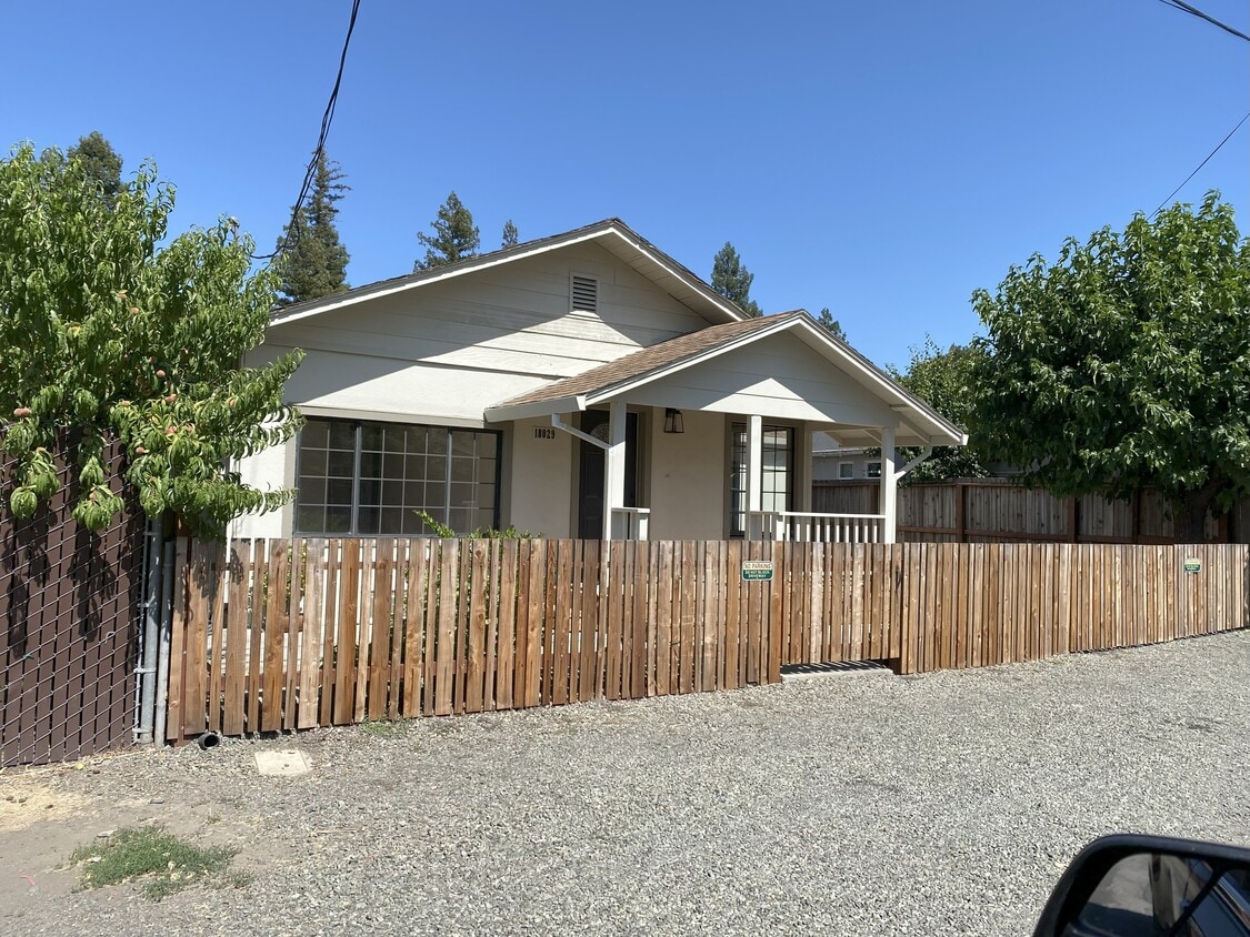 Primary Photo - 18029 Poplar Ave