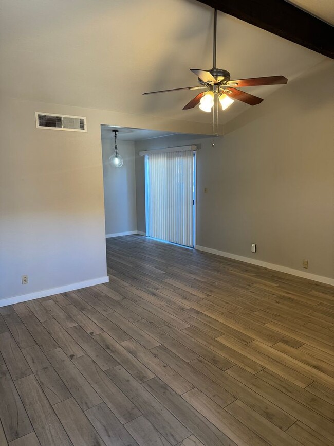 Building Photo - Tempe Townhome for Rent!