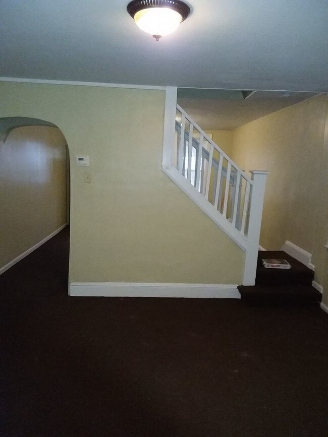 Building Photo - Great Apartment