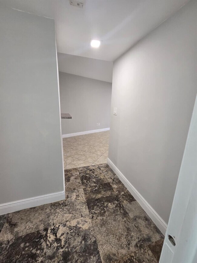 Building Photo - 4121 Stirling Rd