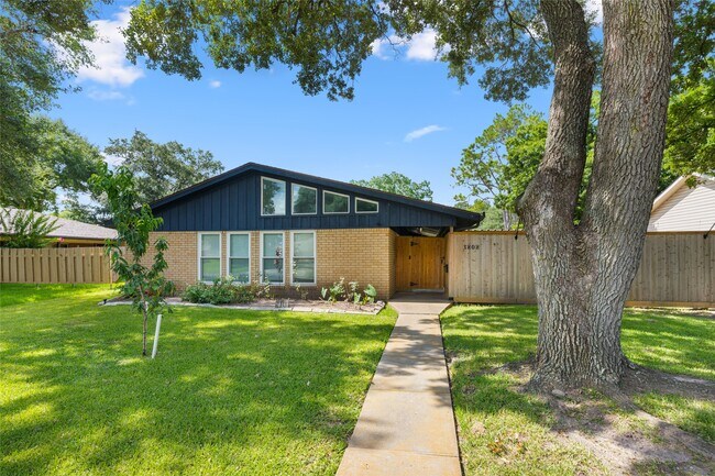 Building Photo - 3808 Avenue O