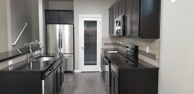 Building Photo - Spacious Two-story in the Freestone at Bay...