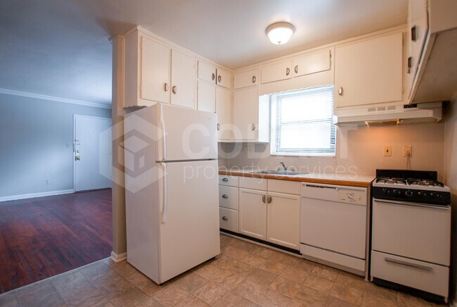 Building Photo - 1009 Greenwood Ave NE