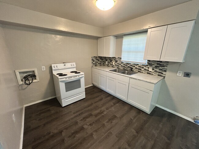 Foto del edificio - 5510 N Johnstown Ave