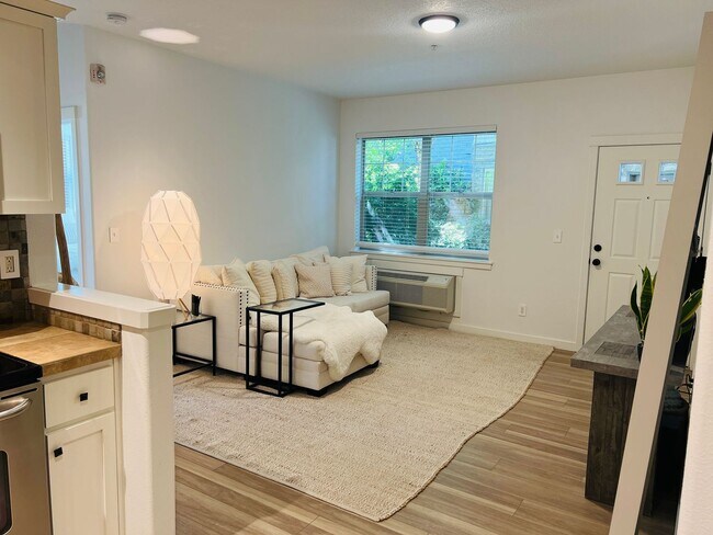 Foto del edificio - Beautifully Updated Lower Level 2 Bedroom ...