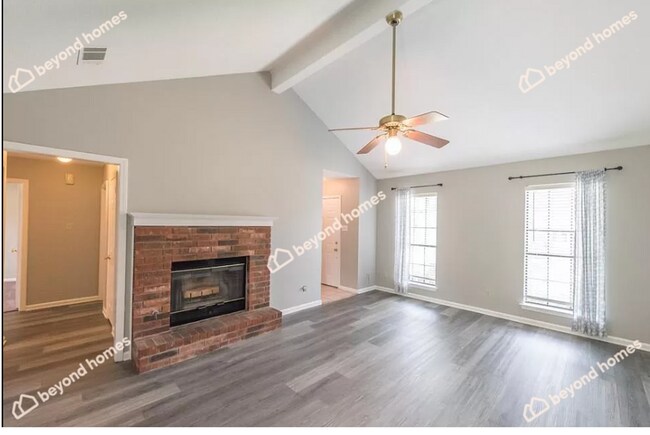 Foto del edificio - Updated 3BD/1.5BA Gem with Fireplace & Fen...