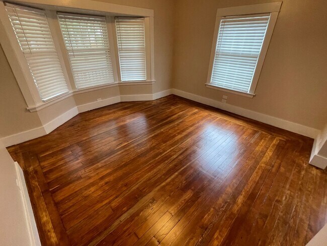 Foto del edificio - 1041 Davis Ave NW