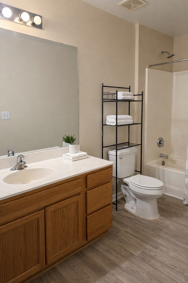 Foto del edificio - Private Room + Private Bath • No Deposit • Utilities Included • 14 Min to Center City