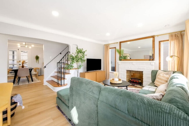 Foto del edificio - 6059 Maplecliff Dr