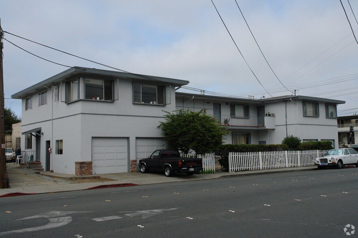 Building Photo - 855 N Delaware St