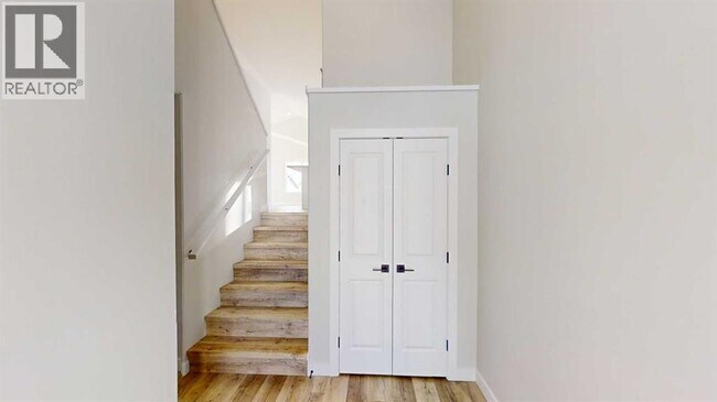 Building Photo - 9513-9114 114 Ave