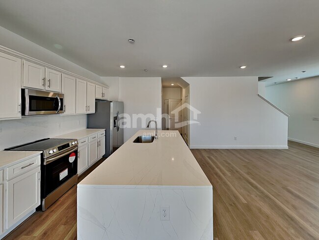 Building Photo - 9653 N Rancho Lozano
