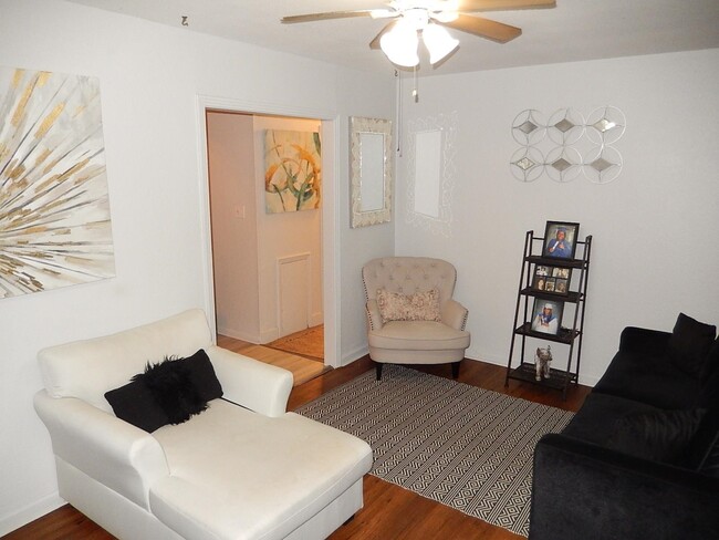 Foto del edificio - 1409 Glenda Dr