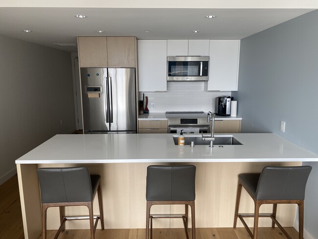 Kitchen With Bar Counter Seating - 1001 Queen St