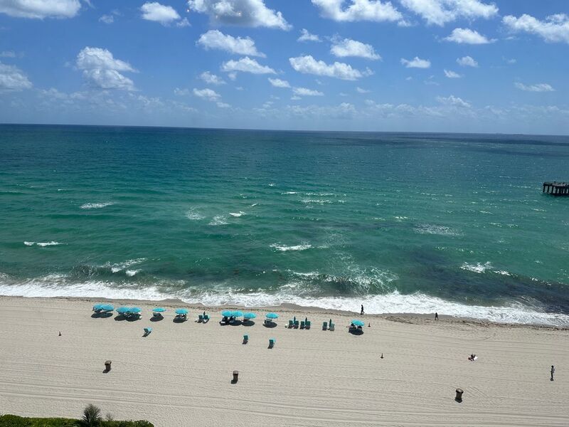 Primary Photo - 16711 Collins Ave
