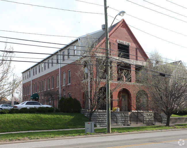 Building Photo - 550 Fletcher Ave