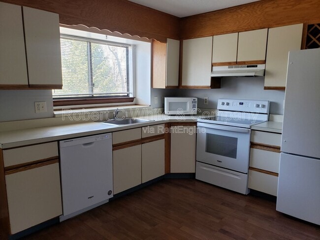 Building Photo - 176 Oakland St