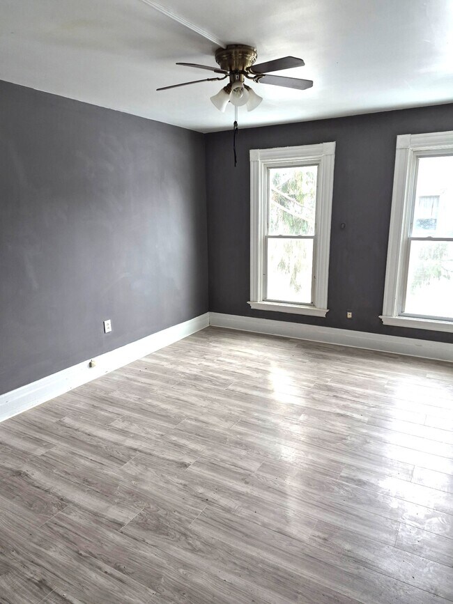 Foto del edificio - 223 W 16th St