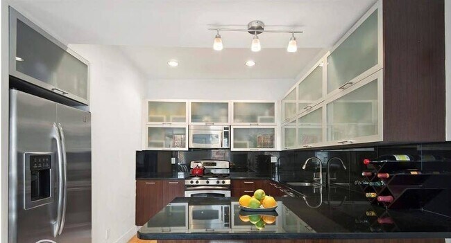 Kitchen - 533 Metropolitan Ave