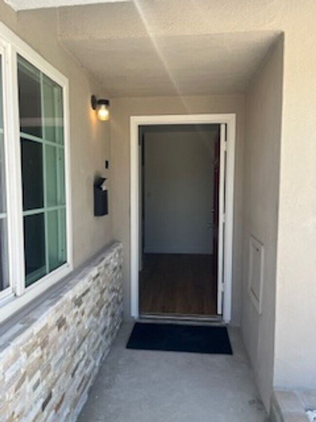 Building Photo - Beautiful 4 Bedroom Home Located in Garden...