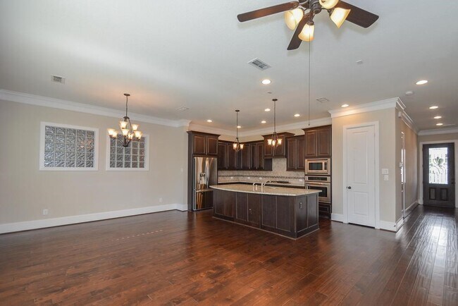 Foto del edificio - 1110 Oakwood Pass Ct