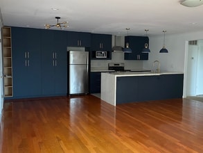 Building Photo - 553 Merritt Ave