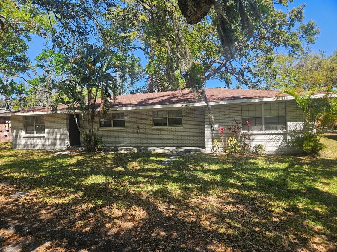 Charming 2-Bedroom, 1-Bathroom Duplex in C... - Charming 2-Bedroom, 1-Bathroom Duplex in C...