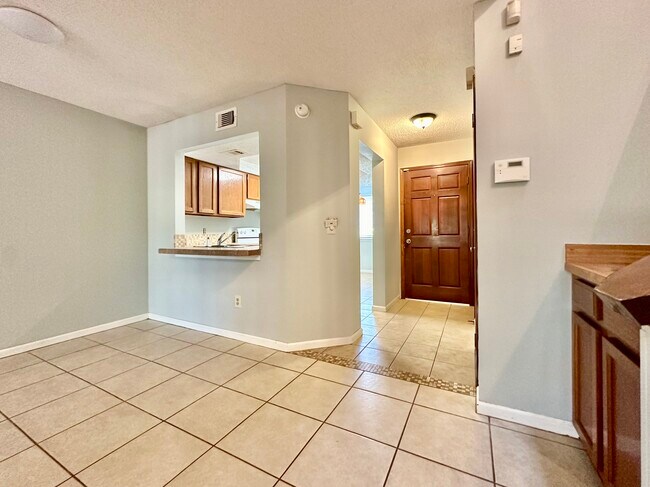 Building Photo - 11244 Shady Glen Dr