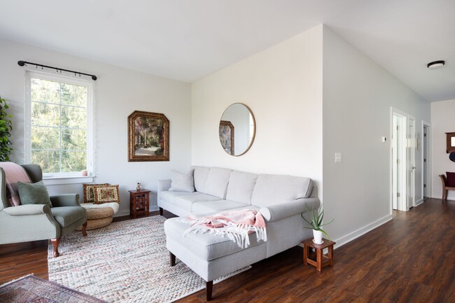 Living room - Peabody Walk Lofts