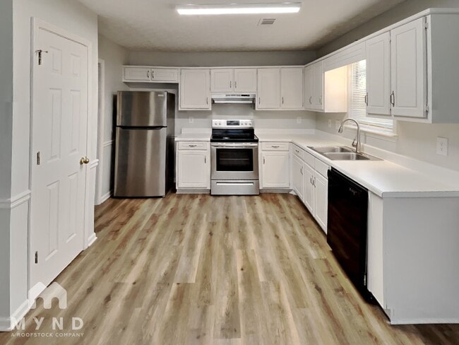 Building Photo - 135 Windward Dr