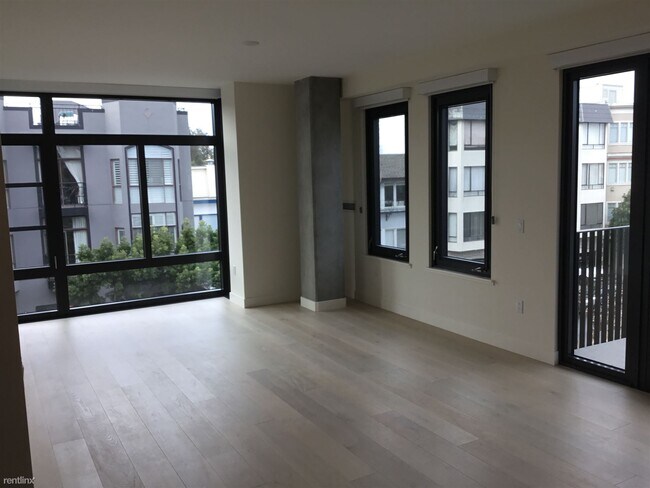 Building Photo - 1598 Bay St