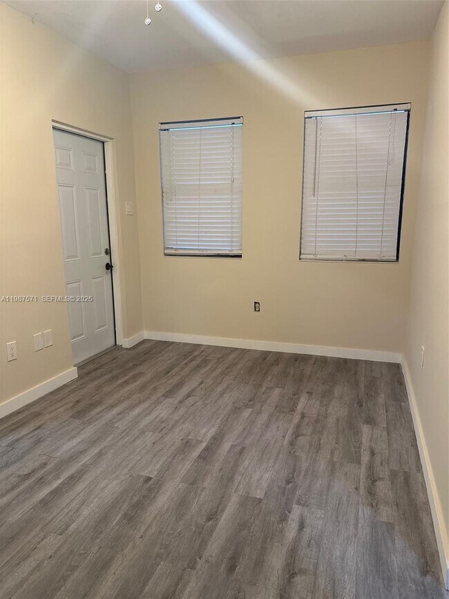 Foto del edificio - 1101 NW 32nd Pl