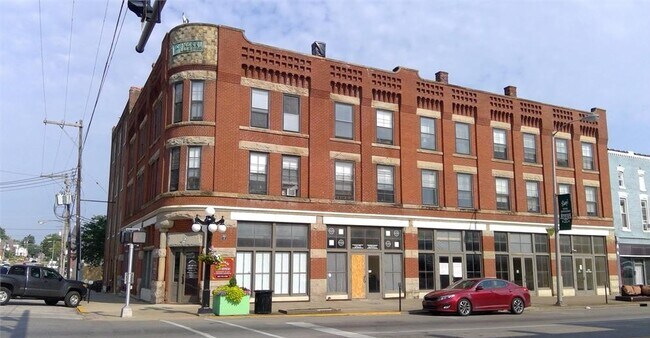 Building Photo - 5 W Broadway St