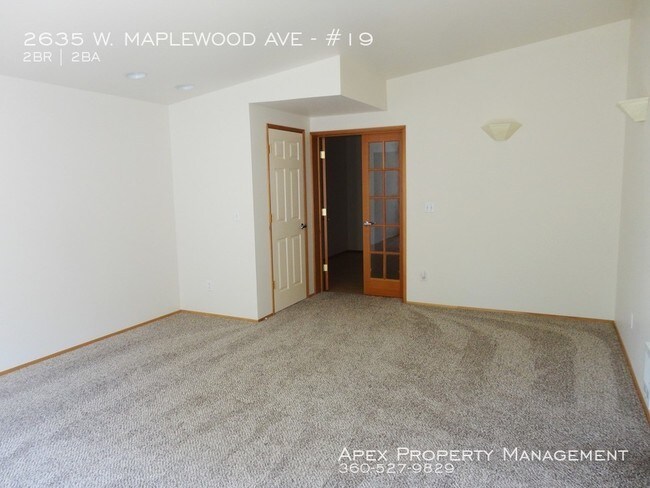 Building Photo - NORTH- Maplewood Place - HUGE walk-in closet!
