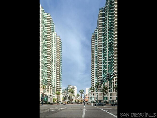 Foto del edificio - 1205 Pacific Hwy