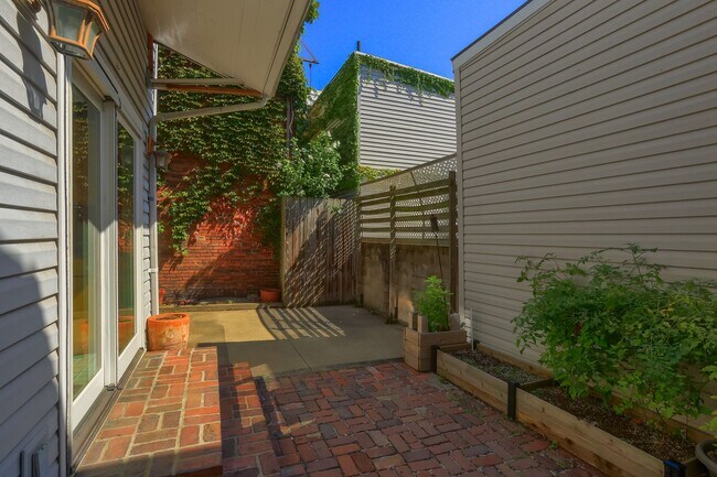 Building Photo - Modern 2-Bedroom, 3-Bath Home with Elegant...