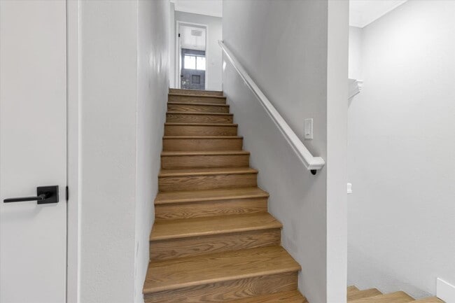 Building Photo - 4930 Birmingham Dr