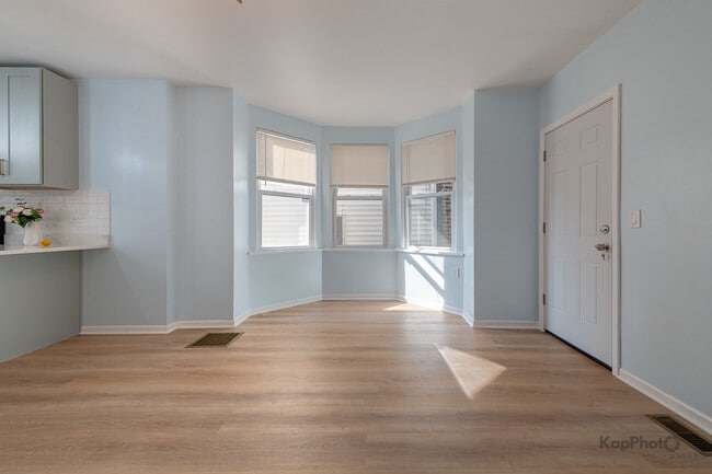 Foto del edificio - 2821 S Emerald Ave