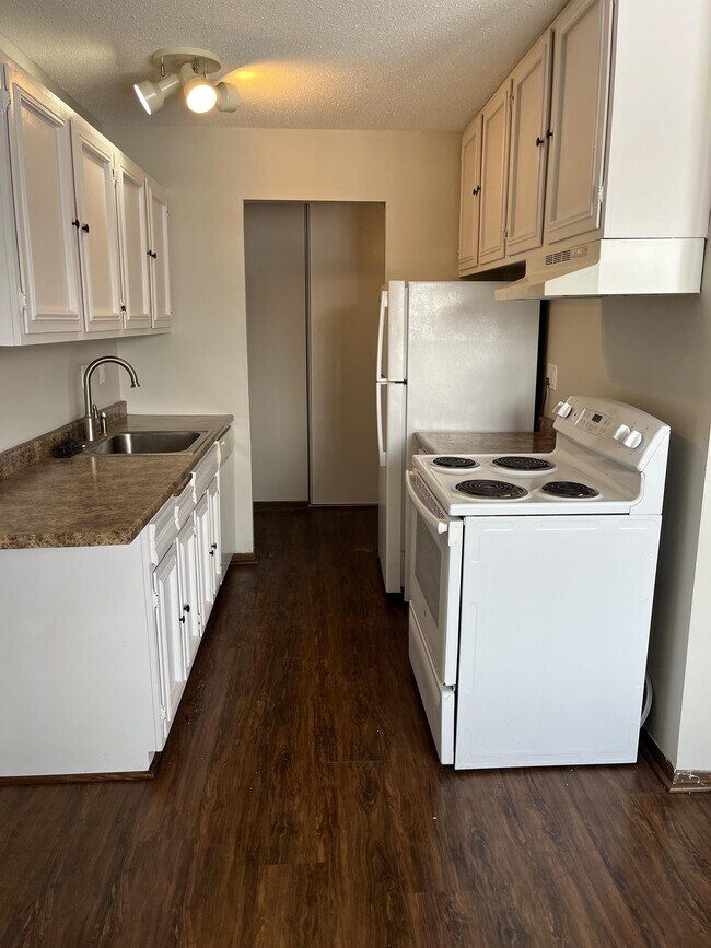 Building Photo - 825 Old Settlers Trail