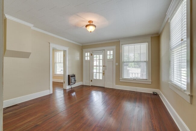Building Photo - 610 N Military Ave