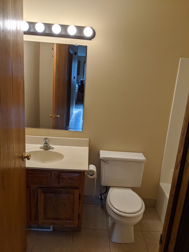 Foto del edificio - 3206 S Cedar Ave