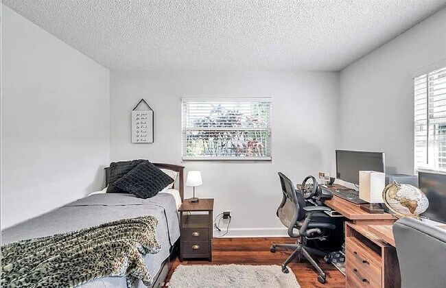 Foto del edificio - 2873 Sarah Dr