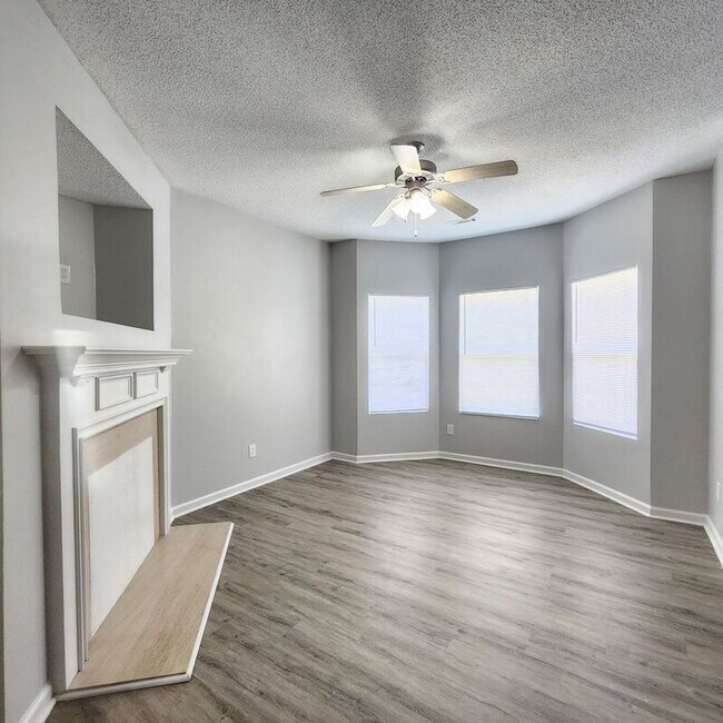Foto del edificio - 8545 Oakley Cir