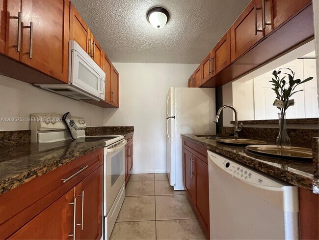 Foto del edificio - 4321 W McNab Rd