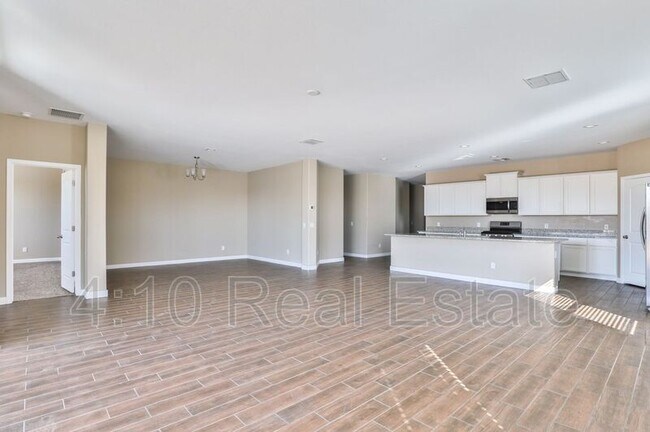 Building Photo - 30711 W Flower Ct