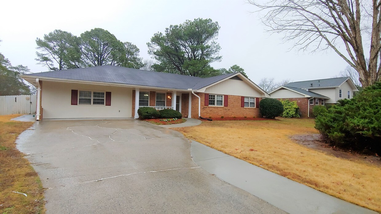Spacious 3 Bedroom Ranch home in Grayson Apartment for Rent in