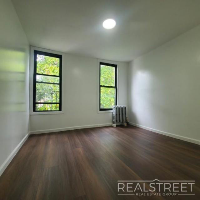 Building Photo - 3 bedroom in Brooklyn NY 11206